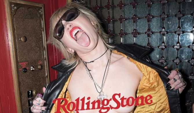 Miley Cyrus naga na okładce Rolling Stone’a