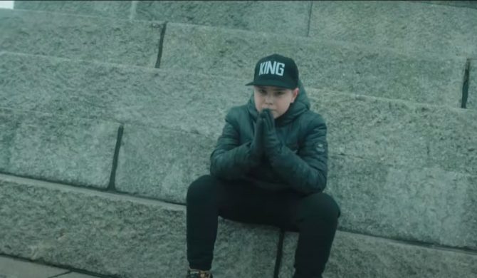 Jacy są Polacy? 11-letni raper wyjaśnia w nowym singlu
