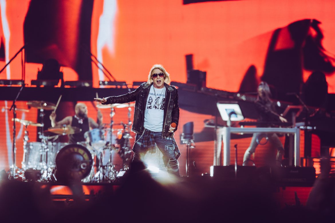 Organizatorzy wyłączyli Guns N’Roses prąd w trakcie koncertu z powodu ciszy nocnej