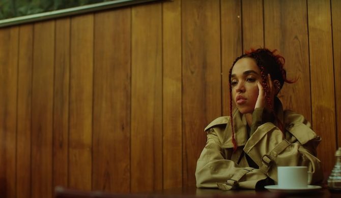 FKA Twigs opowiedziała o rasistowskich obelgach jakich doznała podczas związku z Robertem Pattisonem FKA Twigs opowiedziała o rasistowskich obelgach jakich doznała podczas związku z Robertem Pattisonem