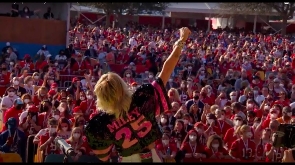 Miley Cyrus zaprosiła legendy na Super Bowl Pre-Show Performance