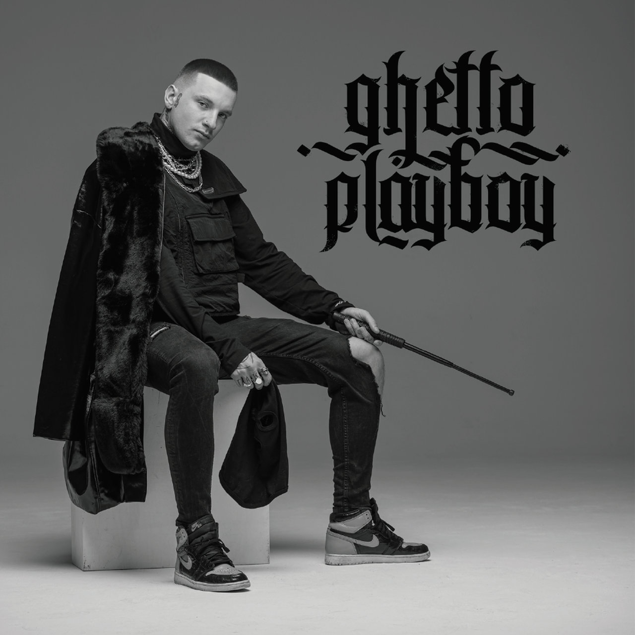 Na styku r’n’b i trapu można być w Polsce profesjonalnym, nie będąc sztucznym i bezdusznym – Marcin Flint recenzuje „Ghetto Playboya” Smolastego