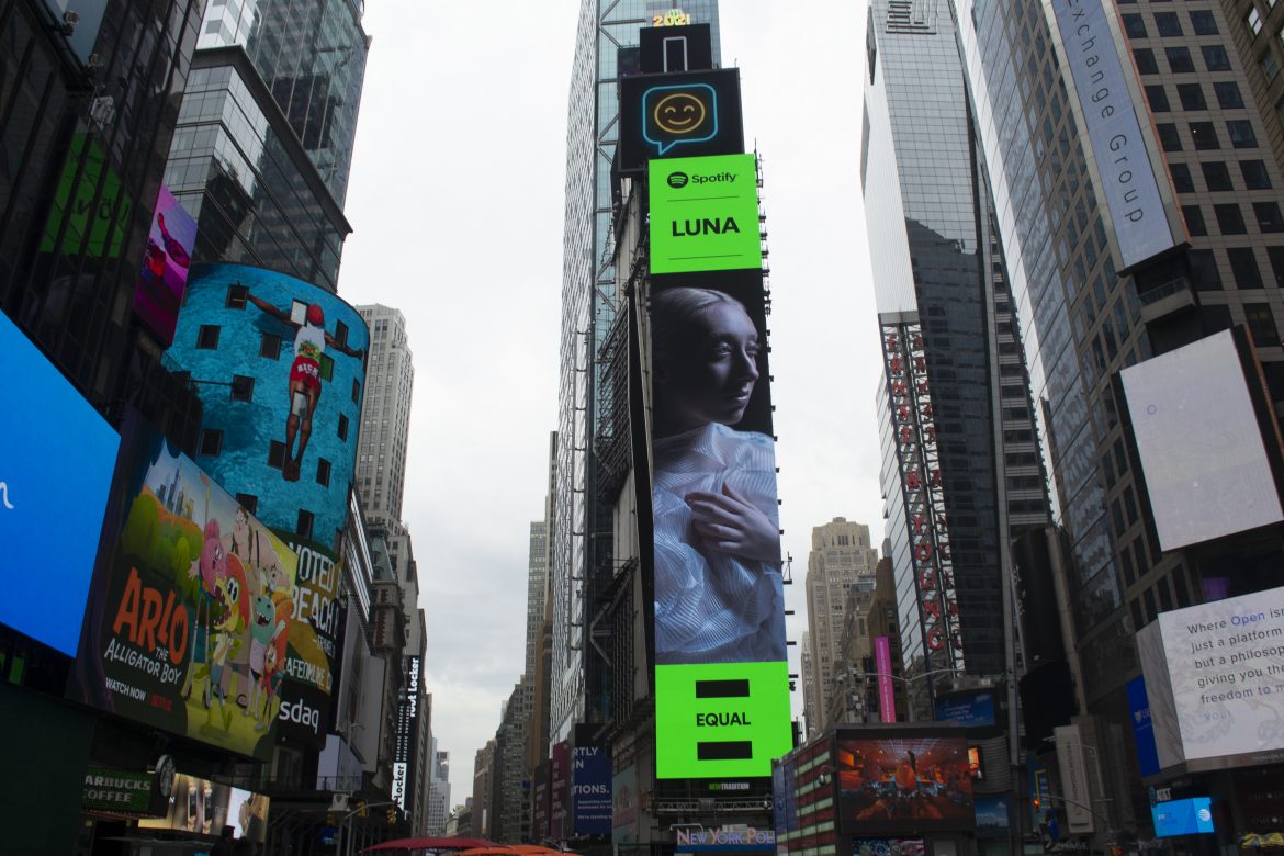 Pierwsza polska artystka z billboardem na Times Square