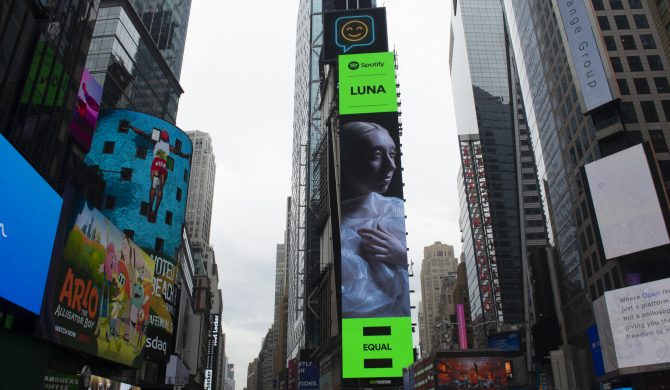 Pierwsza polska artystka z billboardem na Times Square