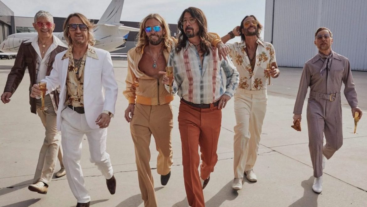 Foo Fighters jako Dee Gees – pierwszy singiel zapowiadający nowe wydawnictwo
