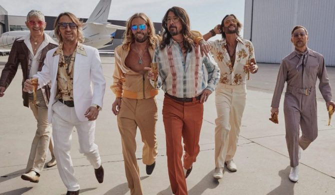 Foo Fighters jako Dee Gees – pierwszy singiel zapowiadający nowe wydawnictwo