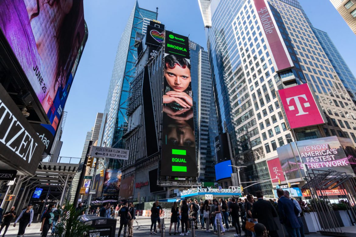 Brodka na ekranie na nowojorskim Times Square
