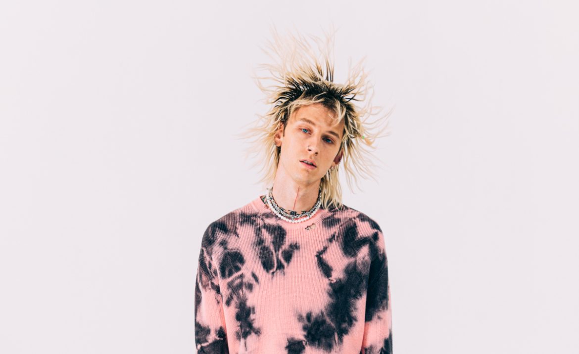 Bus Machine Gun Kelly’ego zdewastowany przez homofobów