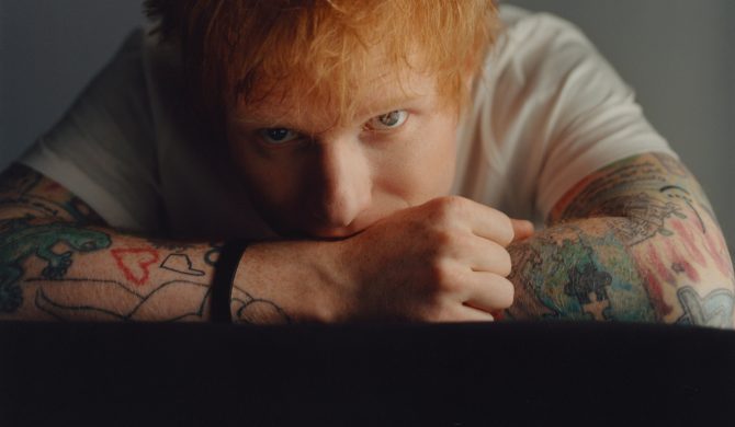 Ed Sheeran przyprawia o ciarki. Posłuchaj nowego singla „Shivers”
