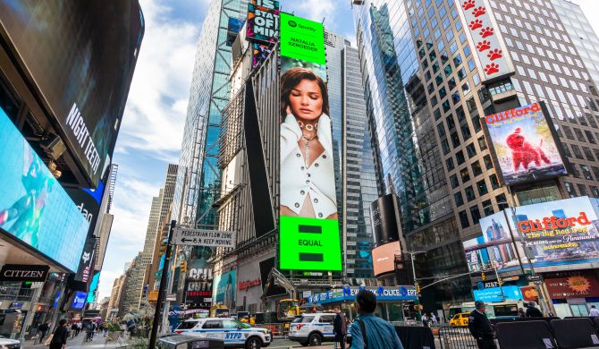 Natalia Szroeder na Times Square w Nowym Jorku