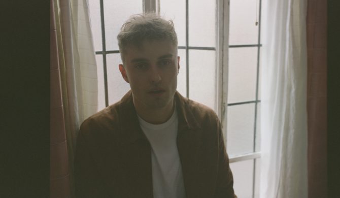 Sam Fender z osobistym albumem „Seventeen Going Under”