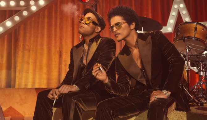 Bruno Mars i Anderson .Paak przedstawiają „Smokin Out The Window”