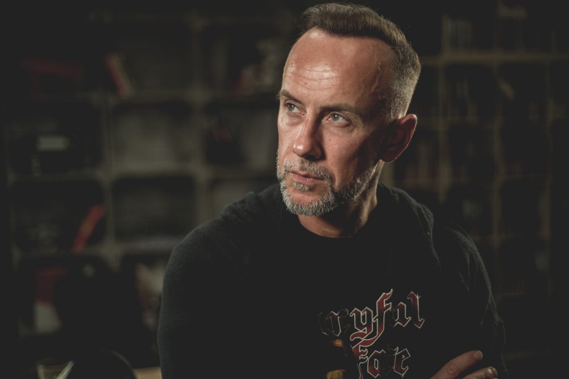 Nergal naśmiewa się z choroby Bruce’a Willisa?