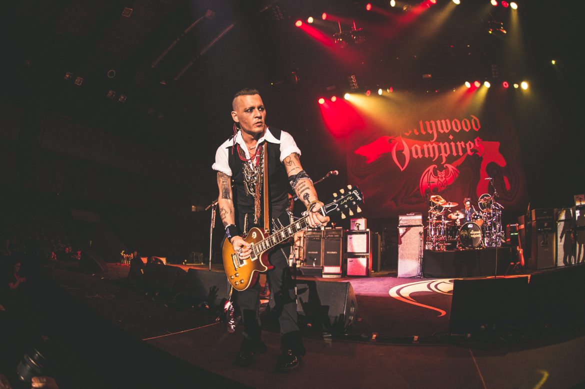 Problemy w trasie The Hollywood Vampires. Johnny Depp stracił przytomność w hotelu