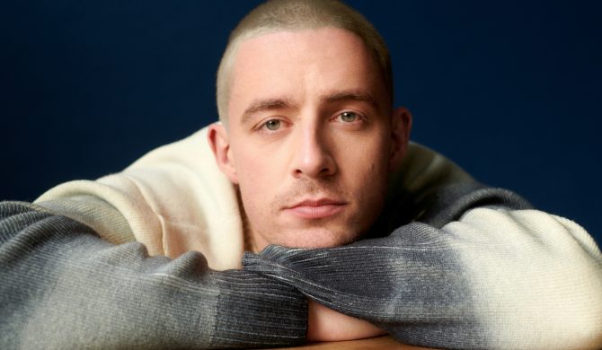 Dermot Kennedy przypomina, że ktoś cię kocha