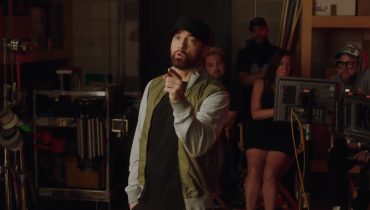 Pete Davidson pożegnał się z SNL parodiując Eminema. Raper wystąpił gościnnie w jego ostatnim skeczu