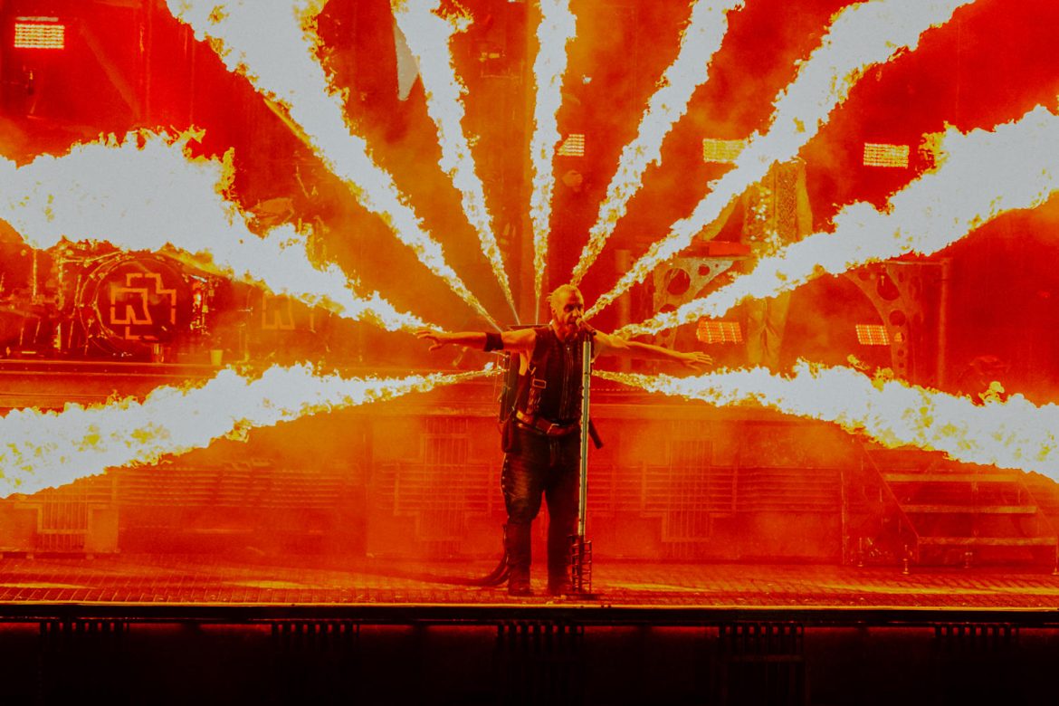 Ogień na Narodowym – koncert Rammsteina na zdjęciach