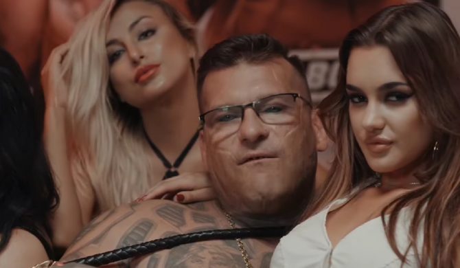 Popek reklamuje hurtownię spożywczą. To być może najdziwniejszy spot, jaki zobaczycie w tym roku