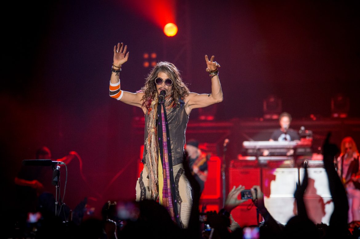 Steven Tyler twierdzi, że nie molestował nastolatki, ponieważ „zgodziła się, poza tym był jej opiekunem prawnym”