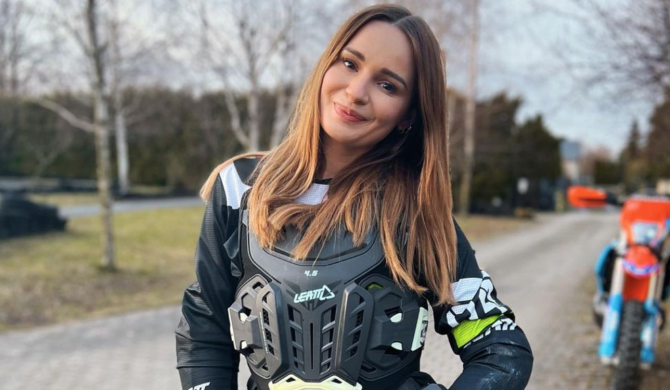 Ewelina Lisowska miała wypadek na motocyklu (video)