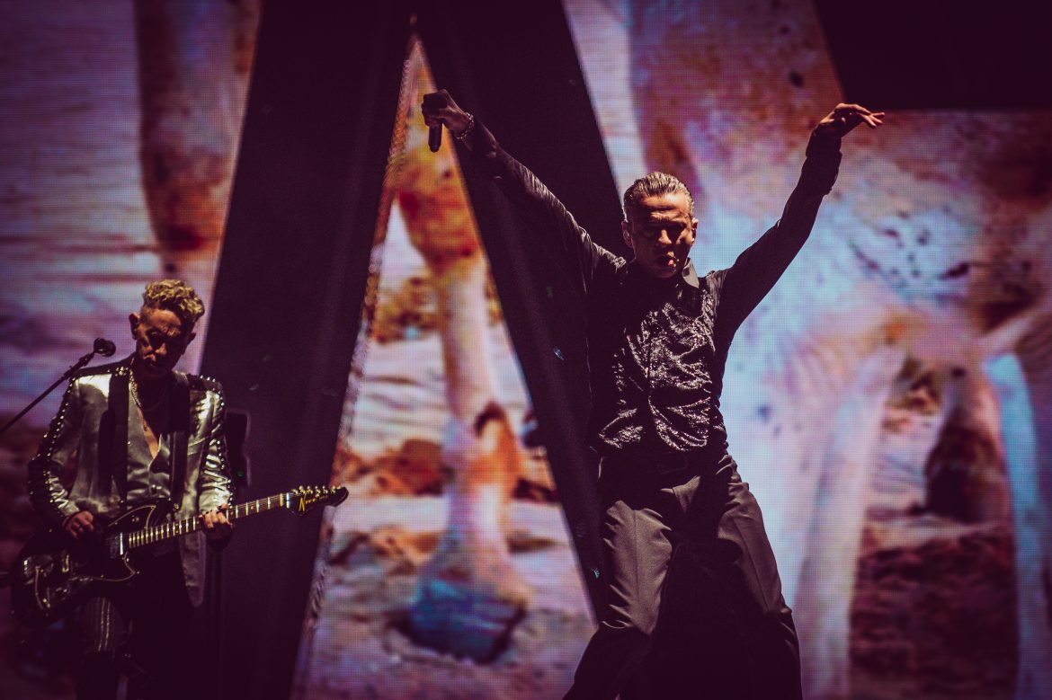 Depeche Mode ujawniają dwa uderzająco odmienne aspekty wizualne utworu „My Favourite Stranger”