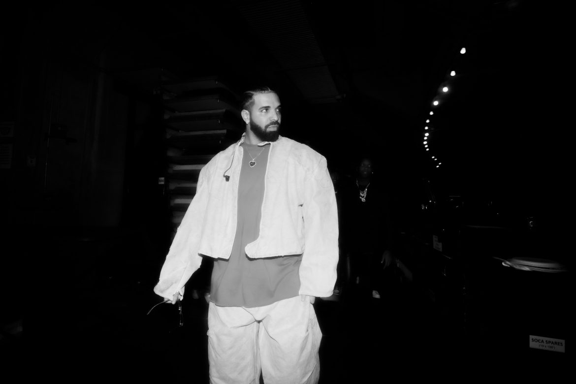 Drake kupił dom od innej gwiazdy muzyki. Od roku próbuje go sprzedać, ale nie może