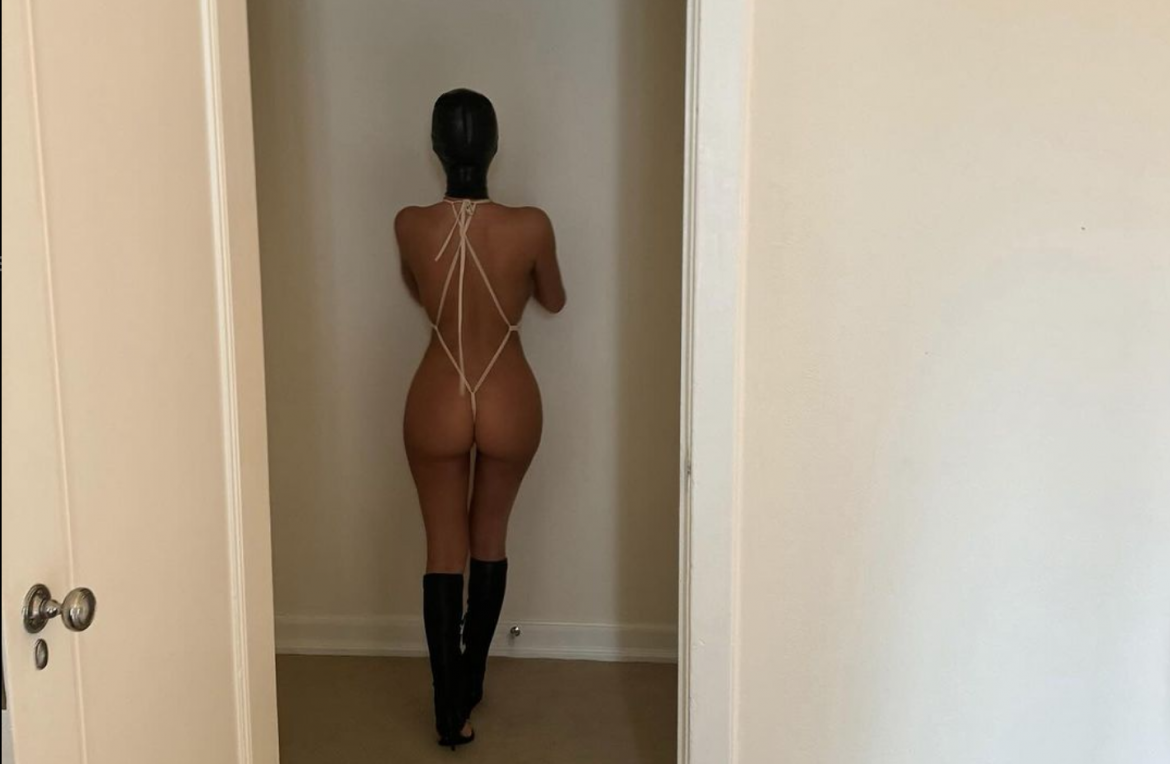 Kanye West pokazuje pośladki swojej żony i komentuje: „Krem z pszenicy”