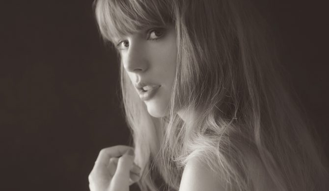 Taylor Swift - Figure 1