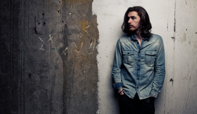 Hozier świętuje dekadę niezapomnianego debiutu