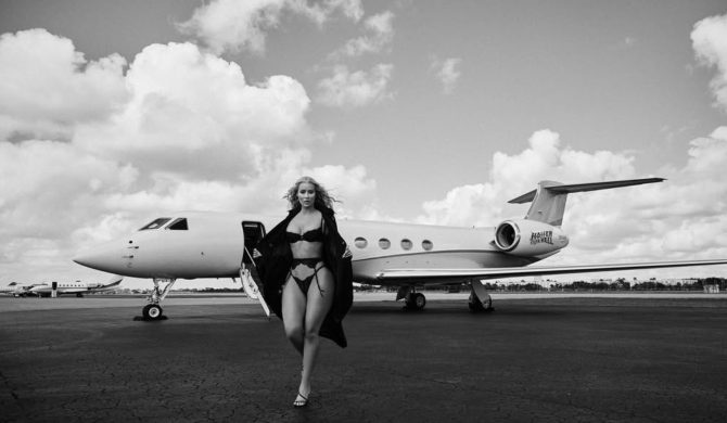 Iggy Azalea o pierwszym spotkaniu z Kanye Westem. „Powiedział, że codziennie onanizuje się patrząc na moje zdjęcia”