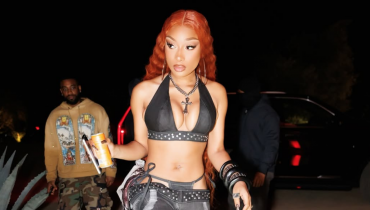 Megan Thee Stallion zachwyca odważną stylizacją. Denimowe G-string i ćwieki w roli głównej