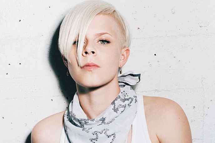 Teledysk: Robyn – „Dancing On My Own”