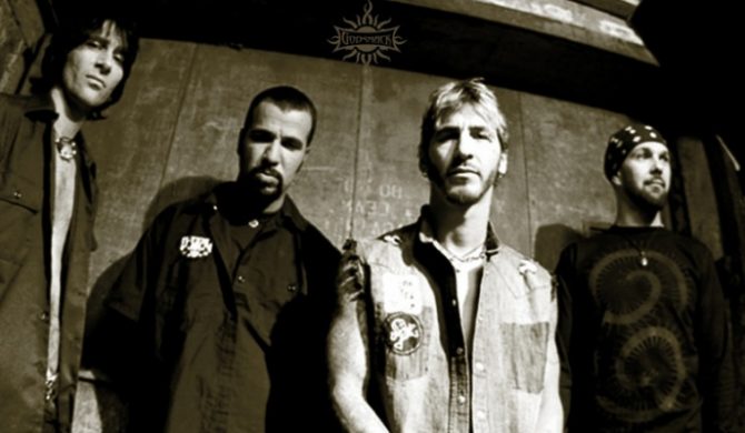 Lider Godsmack solo