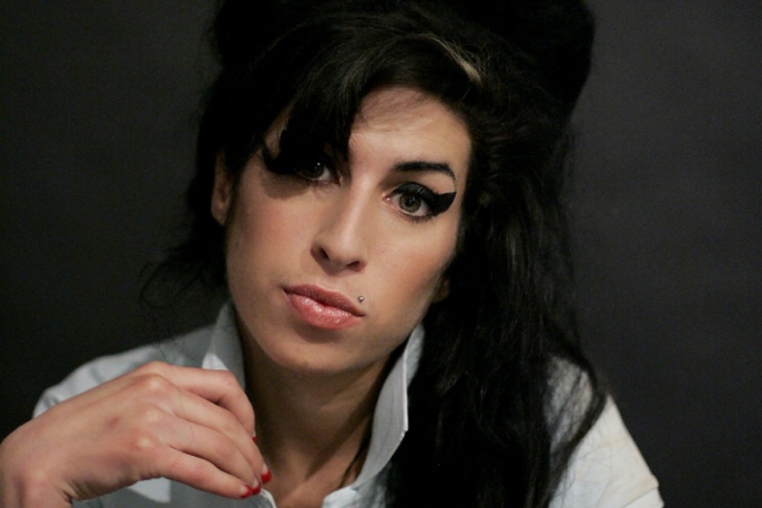 UK Chart: Amy wraca na szczyt