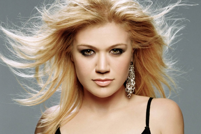 Zobacz nowy teledysk Kelly Clarkson