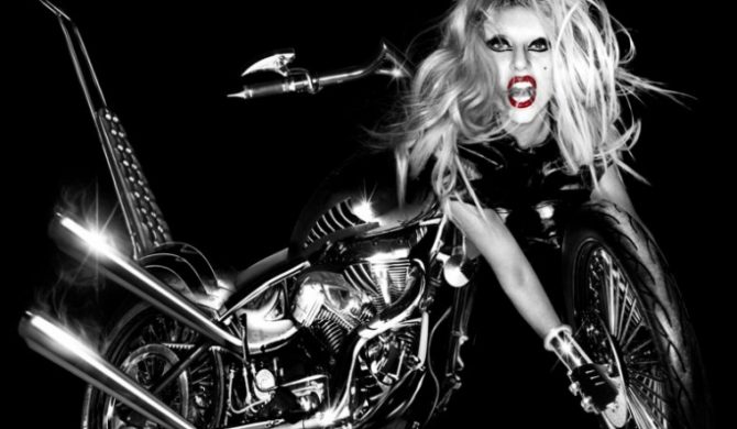 Lady Gaga kobietą w czerni