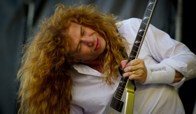 Megadeth obrzucani kamieniami