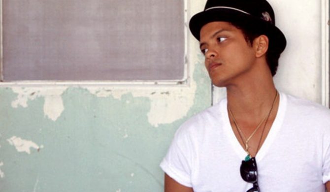 Bruno Mars nagra genialny album?