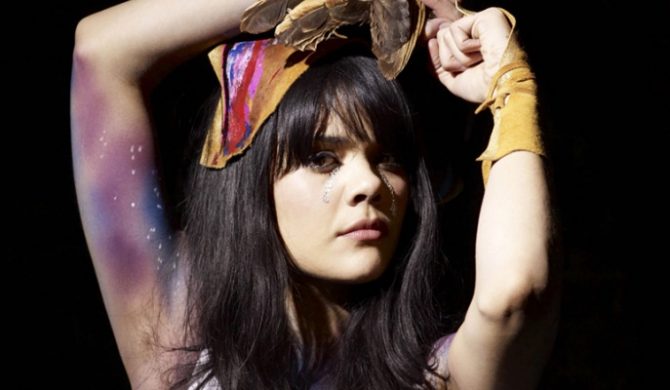 Album Bat For Lashes coraz bliżej – audio