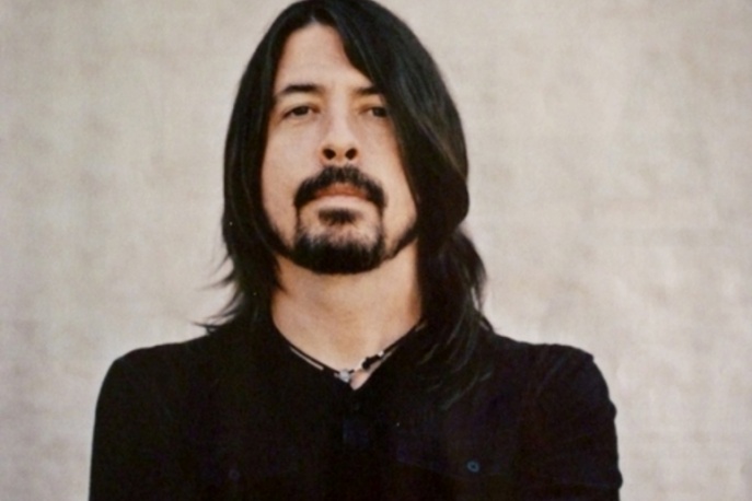 Dave Grohl w metalowym kowerze ABBA – audio