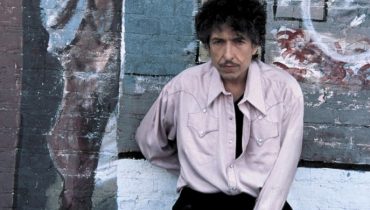 Bob Dylan I Tinchy Styder Prowadzą Na Wyspach