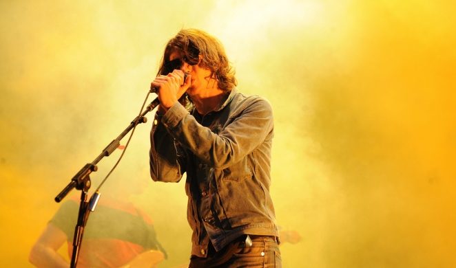 Wokalista Arctic Monkeys wystąpi na płycie Queens Of The Stone Age