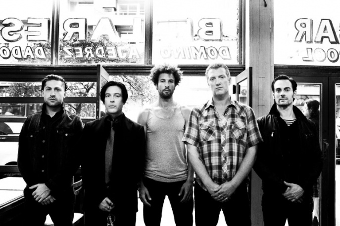 QOTSA i Vampire Weekend coverują Robina Thicke