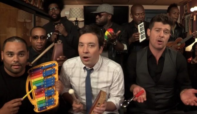Robin Thicke, Jimmy Fallon i The Roots wykonują „Blurred Lines” (wideo)