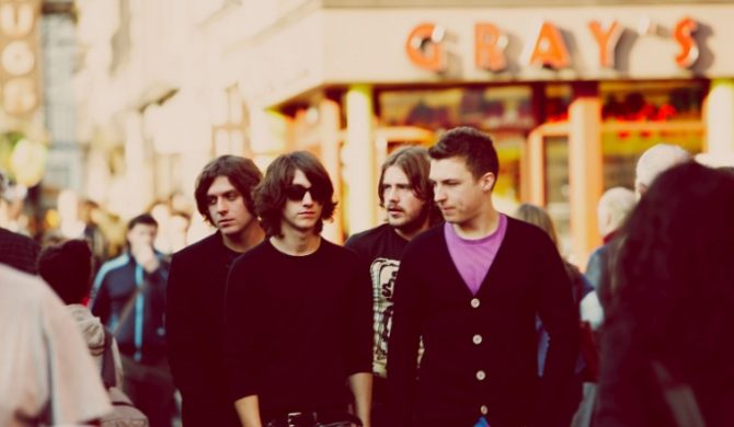 Arctic Monkeys – „Why`d You Only Call Me When You`te High” (wideo)