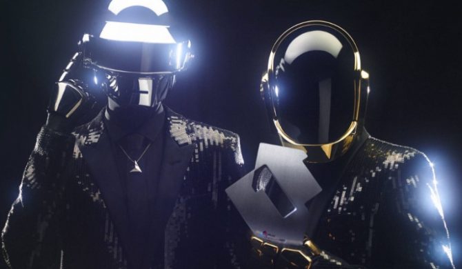 Daft Punk pozują z Millą Jovovich