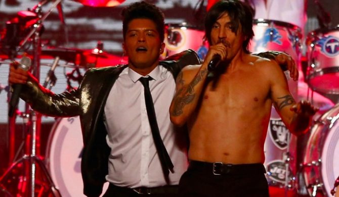 Red Hot Chili Peppers i Bruno Mars zagrali w przerwie Super Bowl