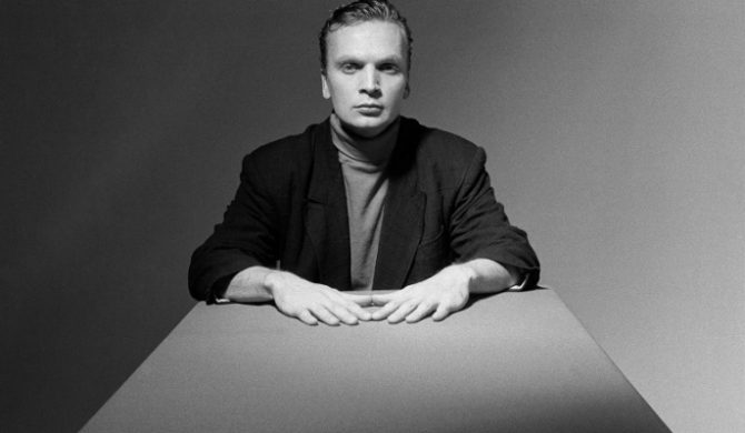 Grzegorz Ciechowski w reklamie garniturów. Córka protestuje, wdowa po artyście tłumaczy Grzegorz Ciechowski w reklamie garniturów. Córka protestuje, wdowa po artyście tłumaczy