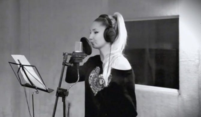 Cleo śpiewa „Valerie” (wideo)