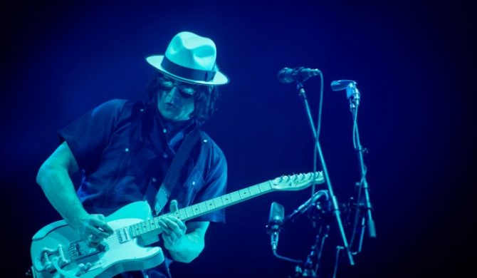 Jack White udostępnia „Blue Light, Red Light (Someone`s There)”